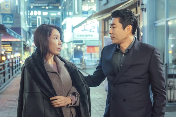 결사곡 시즌3에서 중년 멜로의 주인공으로 거듭난 이시은과 서반. /TV조선