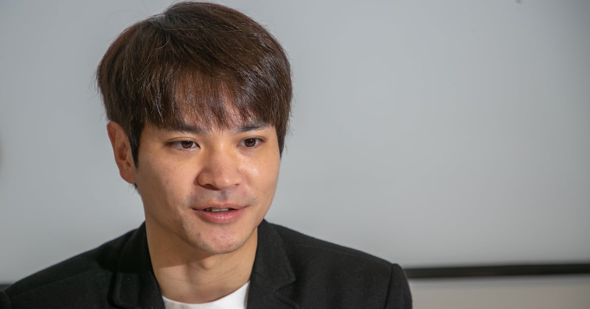 냅킨 가위로 잘라 쓰고 외식은 시래깃국, SK 3세가 받은 가정 교육 - 뉴스 썸네일 이미지