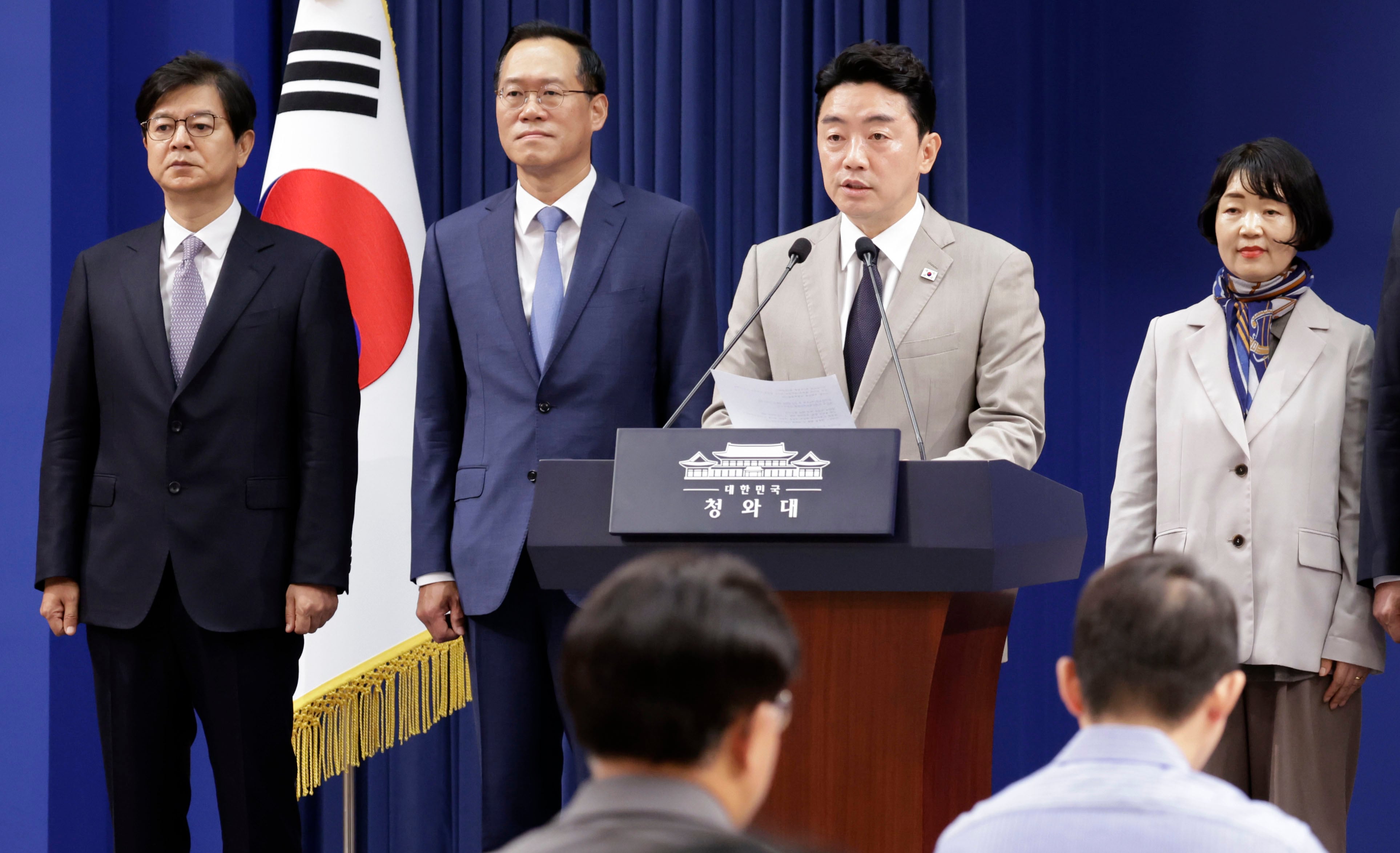 민정수석 한찬식·사회수석 김경자·홍보수석 성기홍