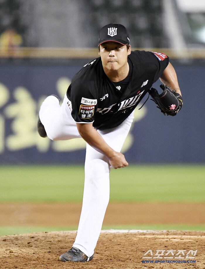 31일 서울 잠실구장에서 열린 KT-LG전. 8회말 투수로 등판한 강백호가 투구하고 있다. 잠실=정재근 기자 cjg@sportschosun.com/2025.7.31
