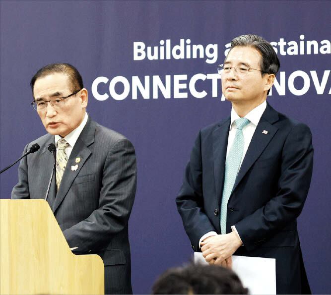 연합뉴스대통령실 위성락(왼쪽) 국가안보실장과 김용범 정책실장이 29일 경북 경주 APEC미디어센터에서 한미 정상회담 결과를 브리핑하고 있다.