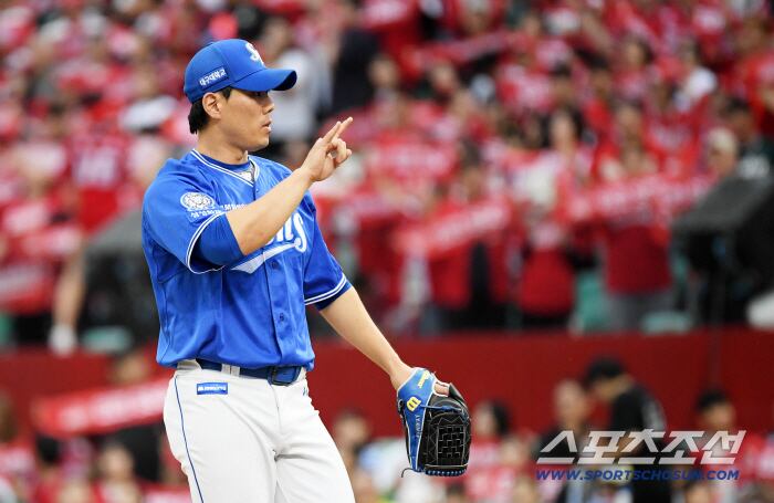 11일 인천SSG랜더스필드에서 열린 SSG와 삼성의 준PO 2차전. 7회말 마운드에 오른 삼성 김재윤이 사인을 맞추고 있다. 인천=박재만 기자 pjm@sportschosun.com/2025.10.11