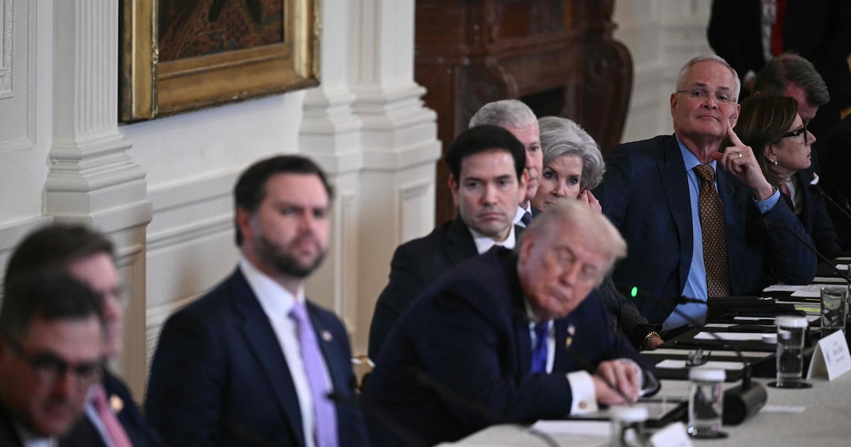 석유 재벌들이 백악관 쳐들어가서 경고했다는데 유가 비상임?