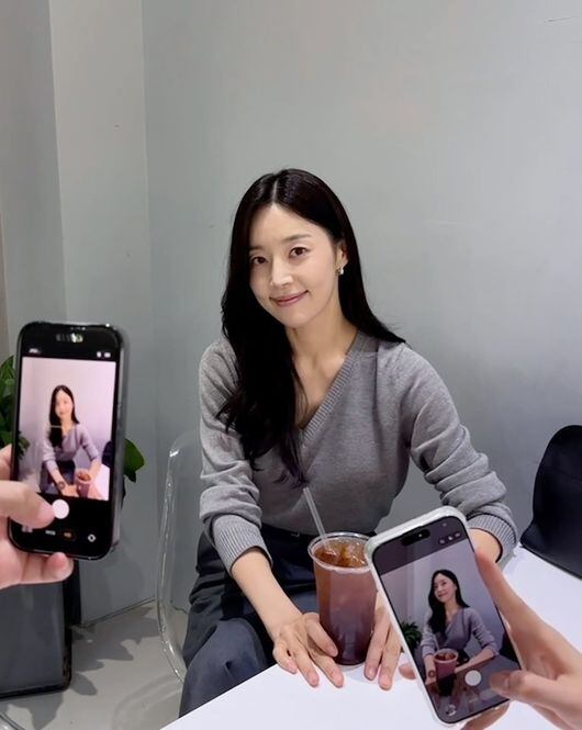 한지혜, 화면에 잘 나오는 ’51kg’ 달성…드라마 촬영장서 드러난 ‘명품 쇄골’ – 폰테크 달인