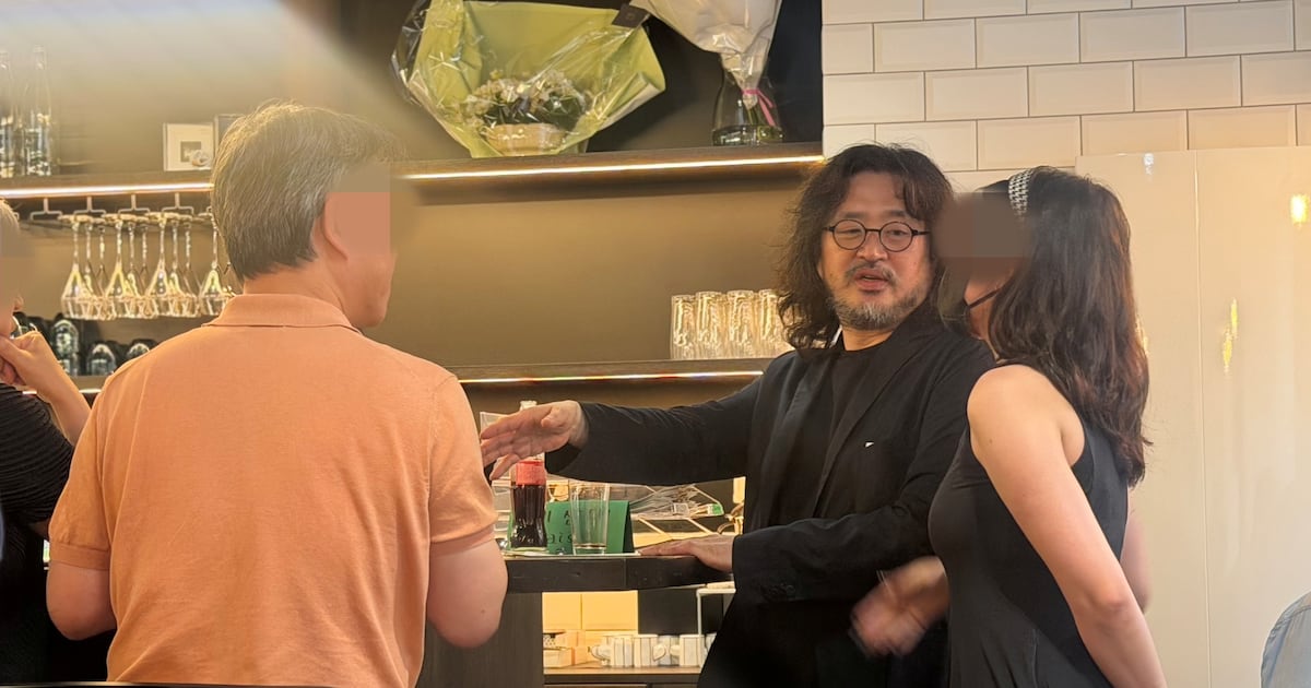 파리에 식당 차린 김어준, 권리금만 4억 7천에 법인명 킹받네