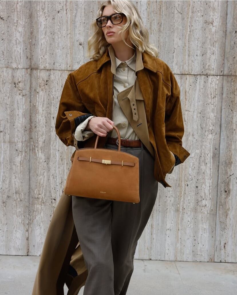 인천탐정사무소 서울탐정사무소 – 스웨이드 vs 가죽, 늦가을과 초겨울 아우터를 결정할 두 가지 감각