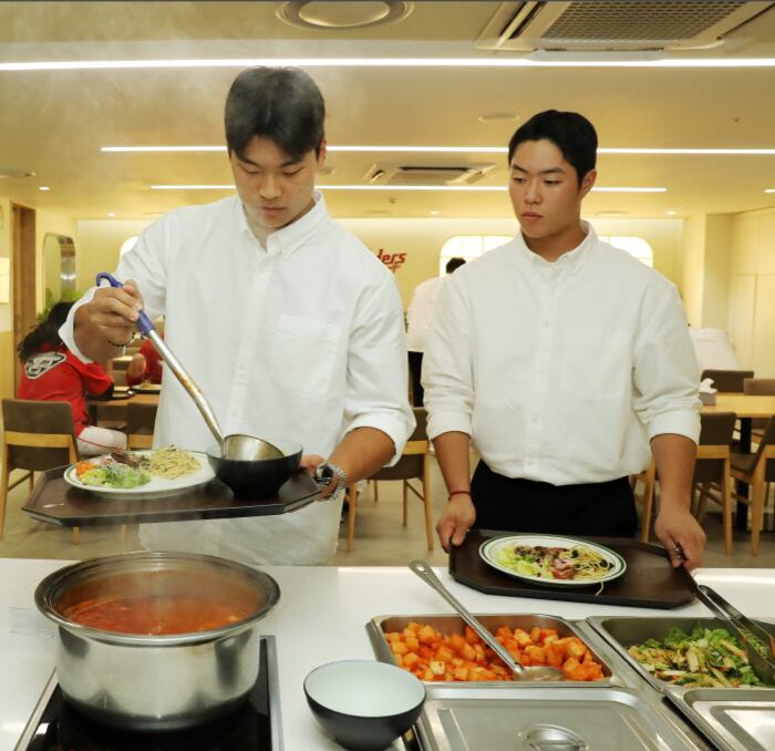 루키가 감독님 눈에 들겠다는데.. 그렇게 야구하지 말라고 했다 WHY → “프로는 누구 마음에 드는게 중요한 게 아니라” – 폰테크 달인
