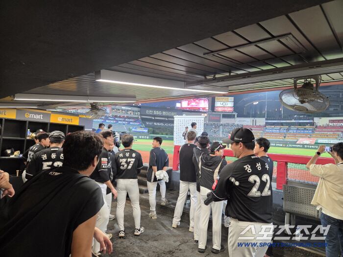 “내가 하면 잘려!” 우규민·장성우의 음모 → 이강철 감독 1000경기, 물세례 세리머니 비하인드 – 폰테크 달인