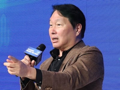 최태원 대한상공회의소 회장(가운데)이 17일 제주 신라호텔에서 열린 AI 대담에서 발언하고 있다. /대한상의 제공