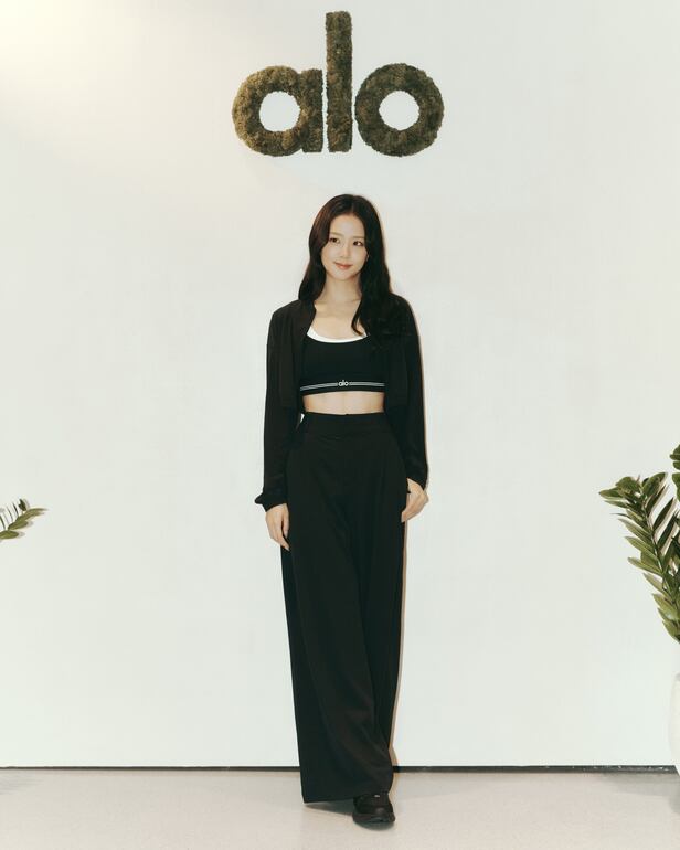 그의 요가복 입고 세계적 톱스타들이 거리 누빈다