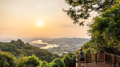 꽉 막히는 고속도로에서 우회했더니… 탁 트인 숲, 호수, 바다와 만났다
