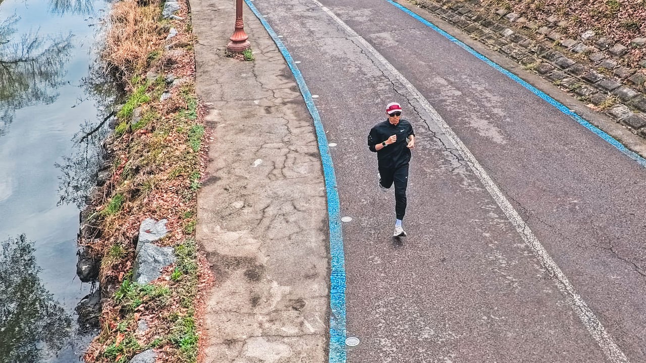 탄천 산책로에서 조깅하는 모습. /사진=채민기 기자