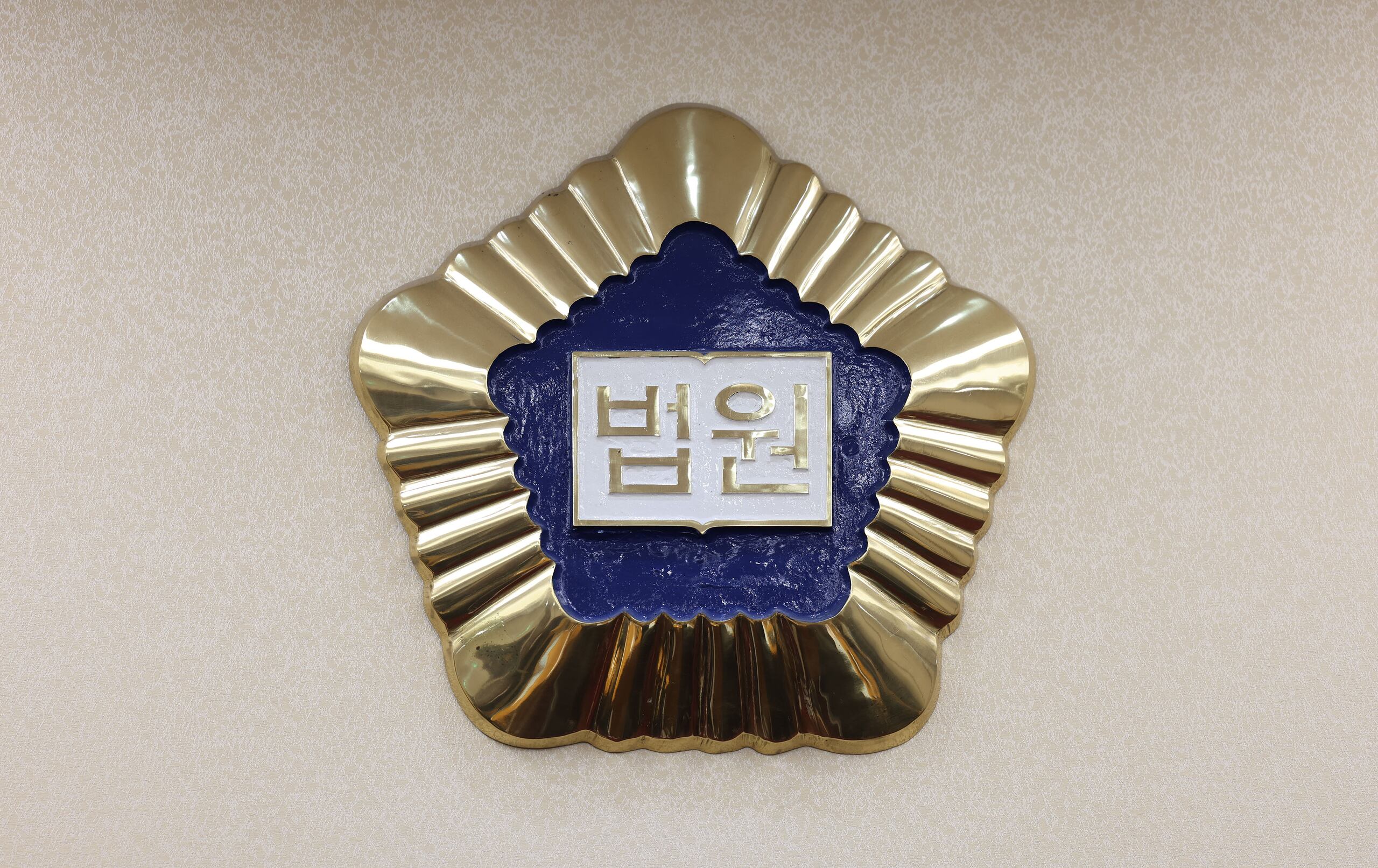 아버지를 가족에 — 스톡 사진 © motortion #239977266, image size:2560x1613