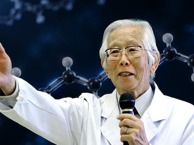 韓 과학자 실수에서… ‘전기 통하는 플라스틱’ 만든 日 화학자