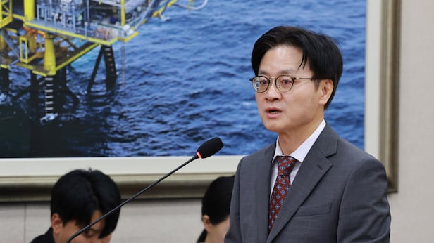 트럼프 “알래스카에 韓 540억달러”…정부 “사업성 없으면 투자 안 한다”