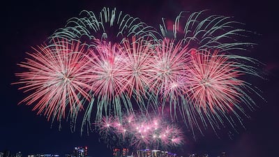 100만명 몰리는 서울불꽃축제... 여의도 일대 차량 통행 전면 차단