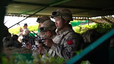 ‘살아있는 교과서’ 우크라전… 러시아와 드론 500대 띄운 중국