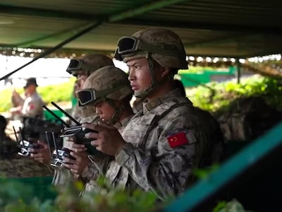 ‘살아있는 교과서’ 우크라전… 러시아와 드론 500대 띄운 중국