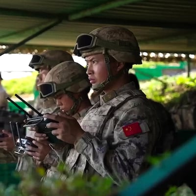 ‘살아있는 교과서’ 우크라전… 러시아와 드론 500대 띄운 중국