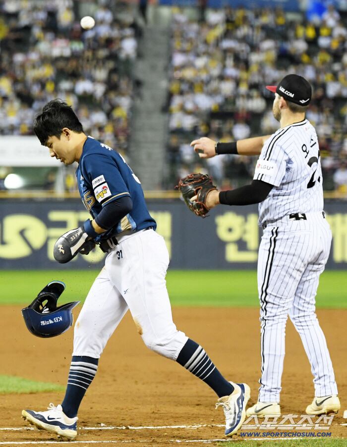 1일 잠실구장에서 열린 LG 트윈스와 NC 다이노스의 경기. 3회초 1사 1루 NC 최원준이 견제사를 당하고 있다. 잠실=박재만 기자 pjm@sportschosun.com/2025.10.01