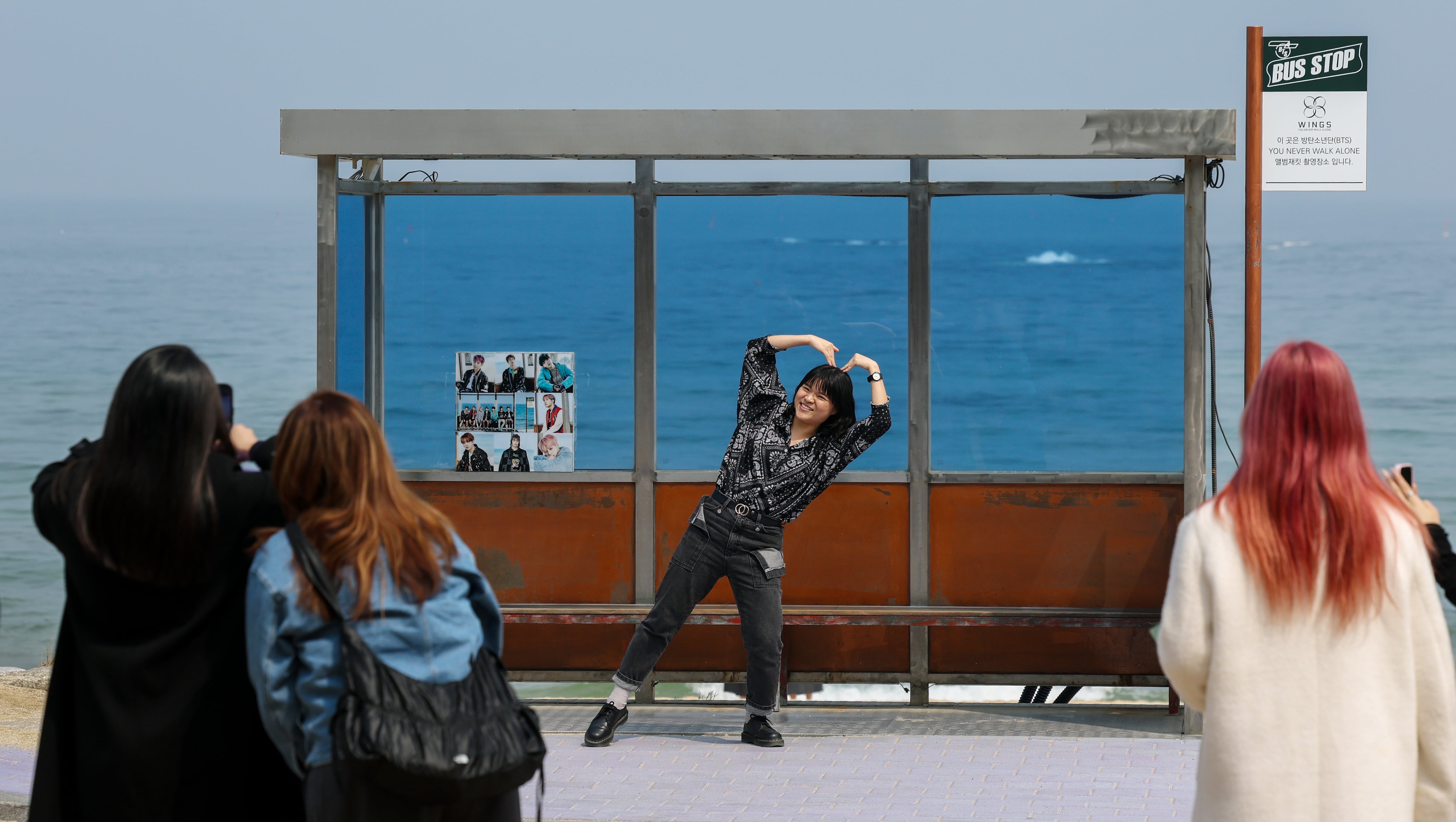 “BTS가 뮤비 찍은 곳”… 공연 끝나자 ‘성지순례’ 나선 해외 아미들