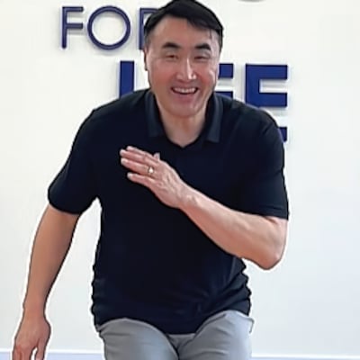 “자세에 집착하지 마세요”… 600여 개의 근육 협응 돕는 ‘3단계 스쿼트’