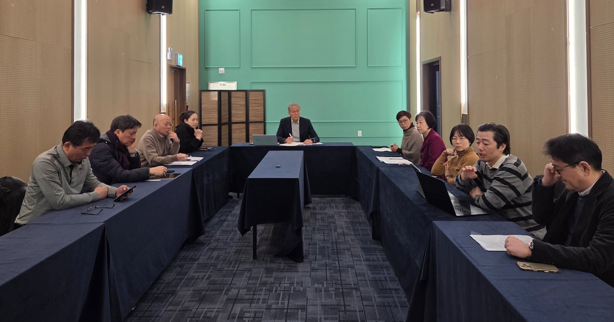 생중계 하는 대통령 업무보고... 가치 없는 내용은 과감히 보도 줄여야 - 뉴스 썸네일 이미지