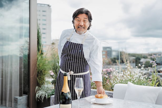 서울 한남동 ‘카펠라 레지던스 서울 클럽’에서 만난 에드워드 리 셰프는 “대중이 왜 나를 사랑하는지 정말 모르겠다”며 “솔직하자, 나 자신이 되자고 노력했을 뿐”이라고 했다. /카펠라 레지던스 서울