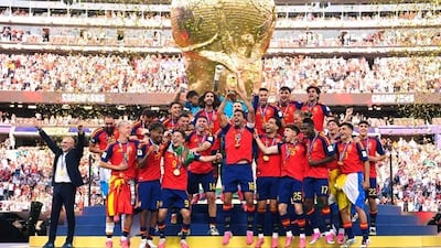 ‘낄끼빠빠’ 못한 트럼프, FIFA 이어 스페인 대표팀 우승사진에서도 ‘통편집’ 굴욕