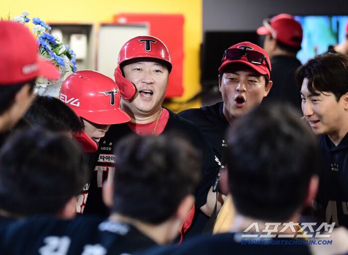 28일 인천 SSG랜더스필드에서 열린 KBO리그 SSG와 KIA의 경기. 9회 투런 홈런을 날린 KIA 최형우. 인천=송정헌 기자songs@sportschosun.com/2025.08.28