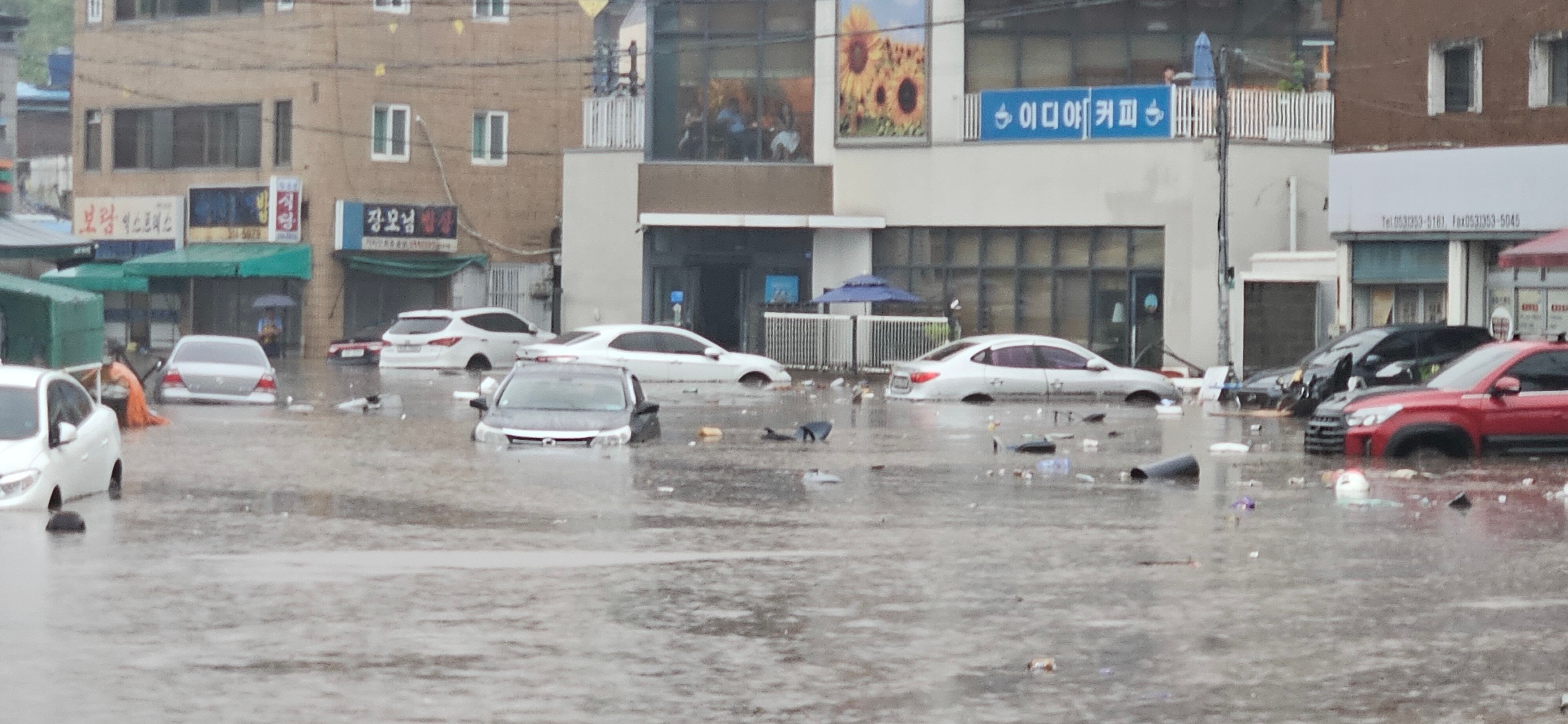 지난 17일 대구 북구 노곡동 노곡분소 일대에 침수가 발생한 모습. /뉴스1