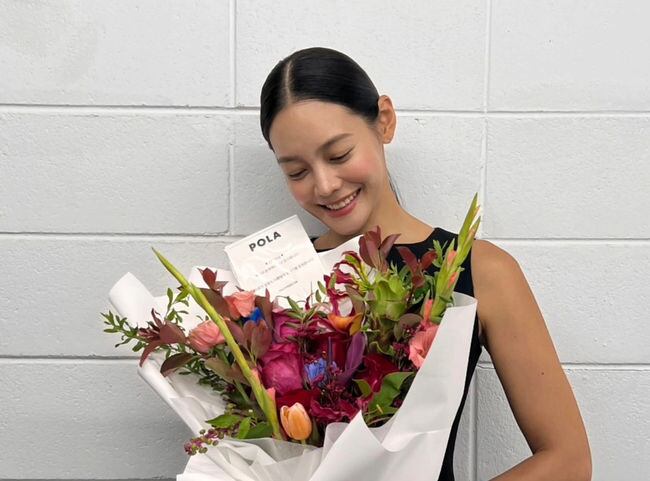 Broadcaster An Hyunmo showcasing her beauty