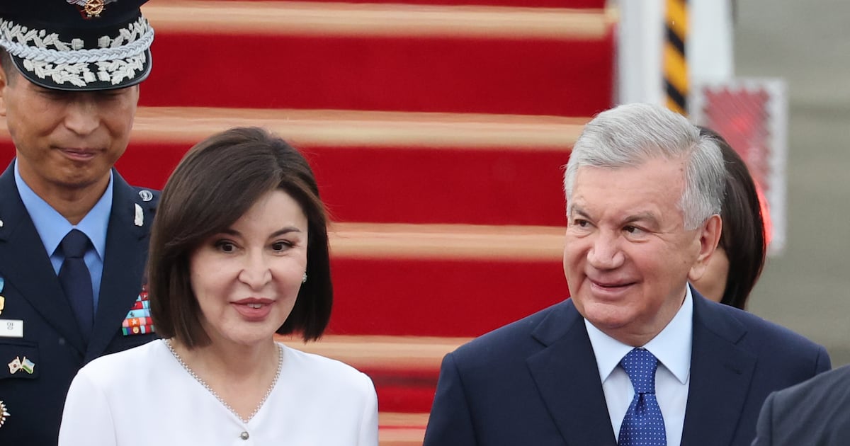Uzbekistan President Proposes New Silk Road with Korea - 조선일보