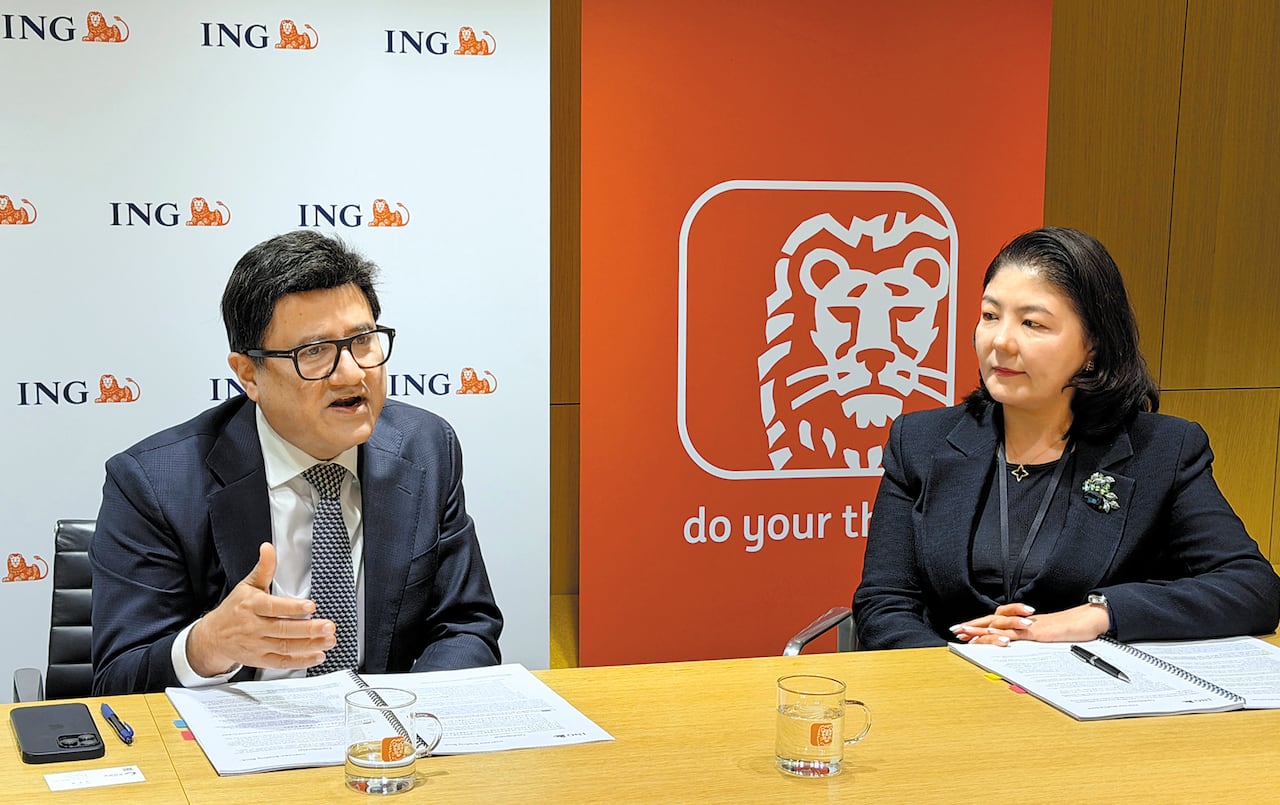 지난달 10일 서울 중구 파이낸스센터에서 우데이 사린 ING그룹 아시아 태평양 홀세일뱅킹 총괄(왼쪽)과 정혜연 ING그룹 한국 대표가 WEEKLY BIZ와 인터뷰를 하고 있다. 사린 총괄은 “금리 인상기인 요즘. 기업들의 최대 관심사는 유동성 확보 문제”라고 전했다. /ING그룹
