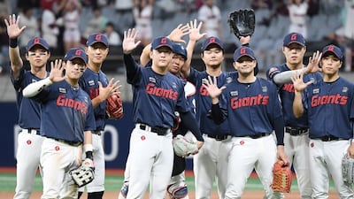 21일 오후 서울 고척스카이돔에서 열린 롯데 자이언츠와 키움 히어로즈의 경기. 6대3으로 승리하며 5연승을 질주한 롯데 선수들이 손가락 5개를 펴보이고 있다. 고척=정재근 기자 cjg@sportschosun.com/2026.6.21/