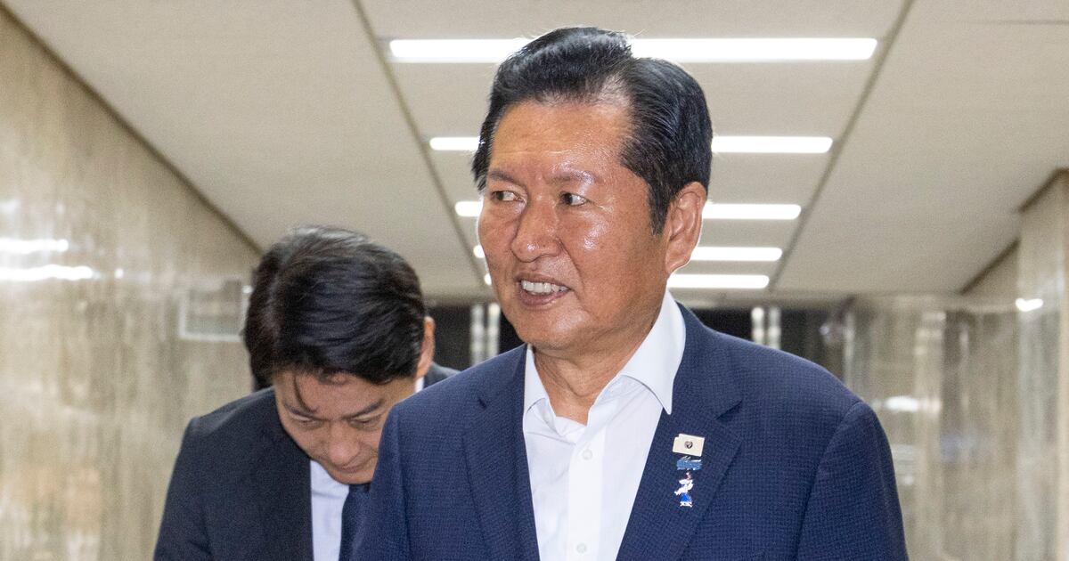 정청래 전 민주당 대표 탑승 차량 피습... 경찰, 용의자 긴급 추적