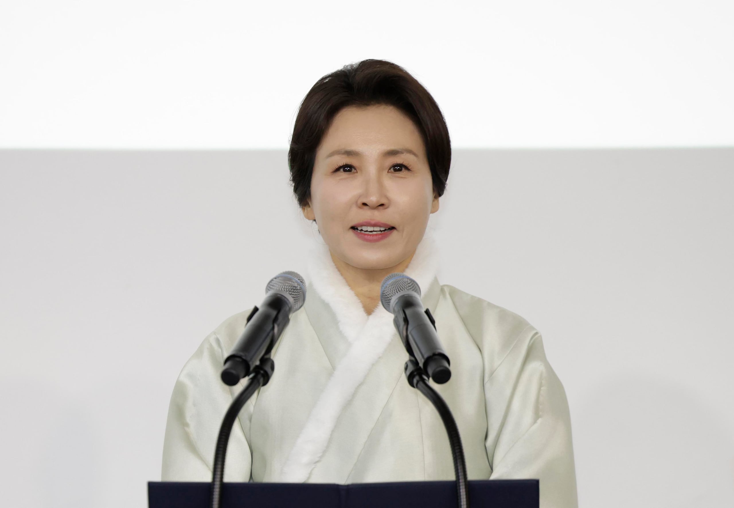 정치인 공개 사과 논란 관련 언론 보도 자료