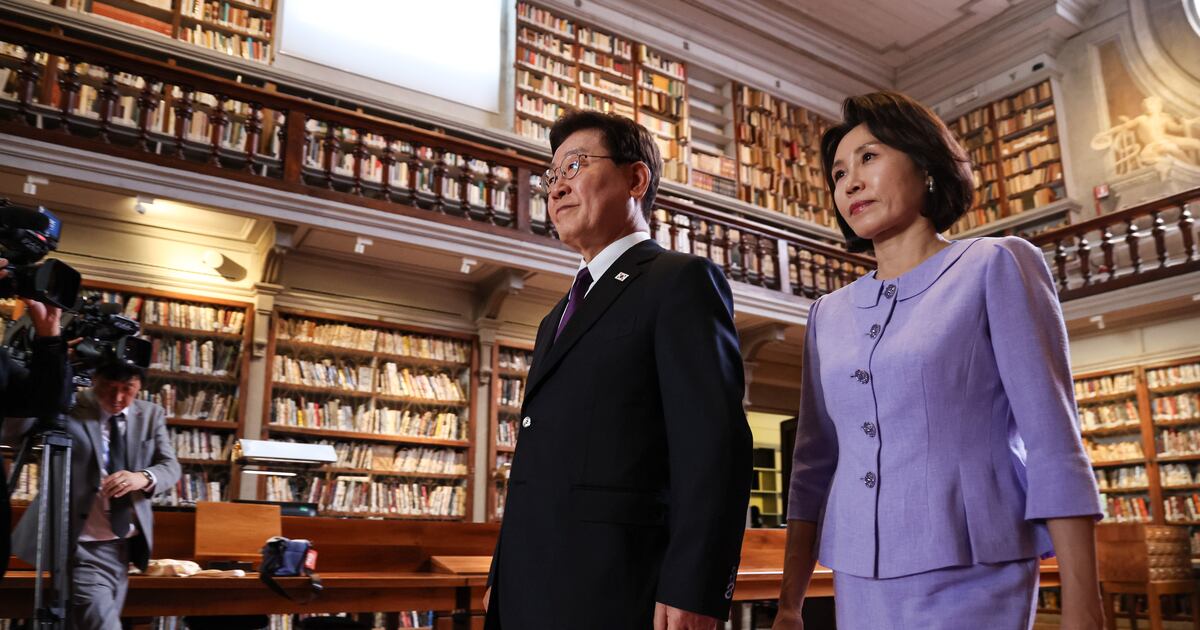 President Lee Jae-myung visits Florence Uffizi Gallery and signs MOU with National Museum of Korea