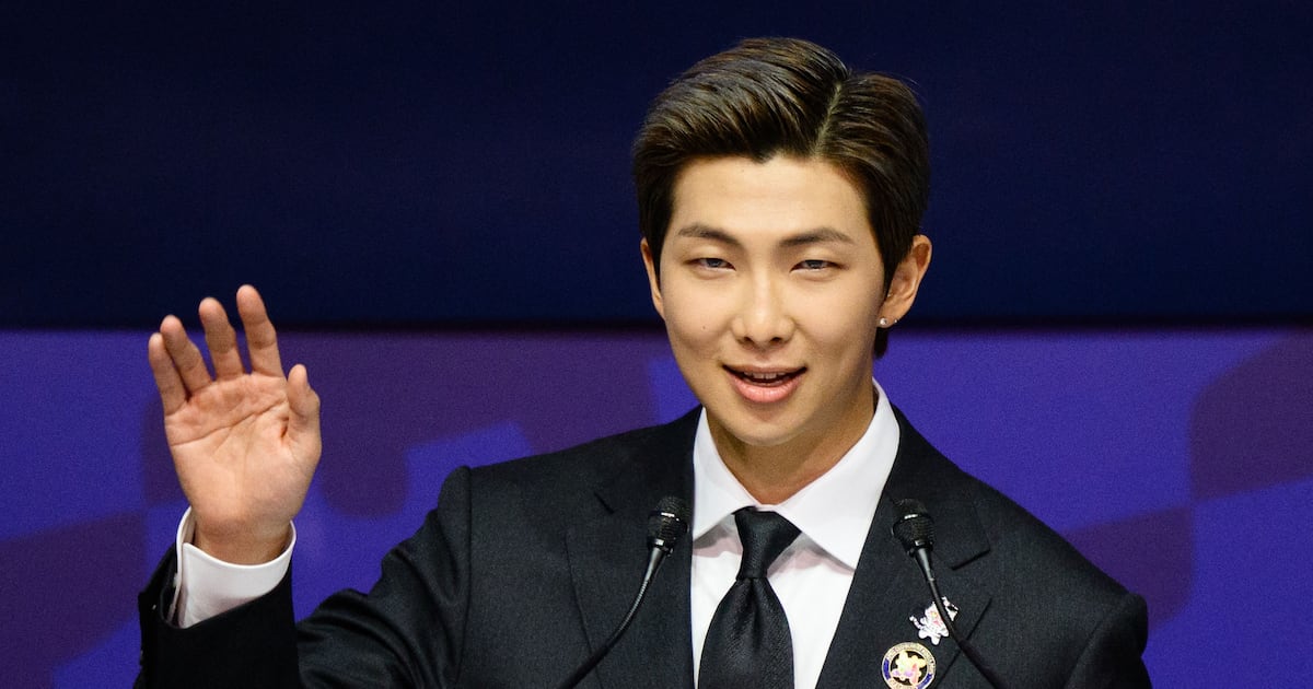 RM 발목 부상 때문에 내일 퍼포먼스 제한된다는 거 봤음?