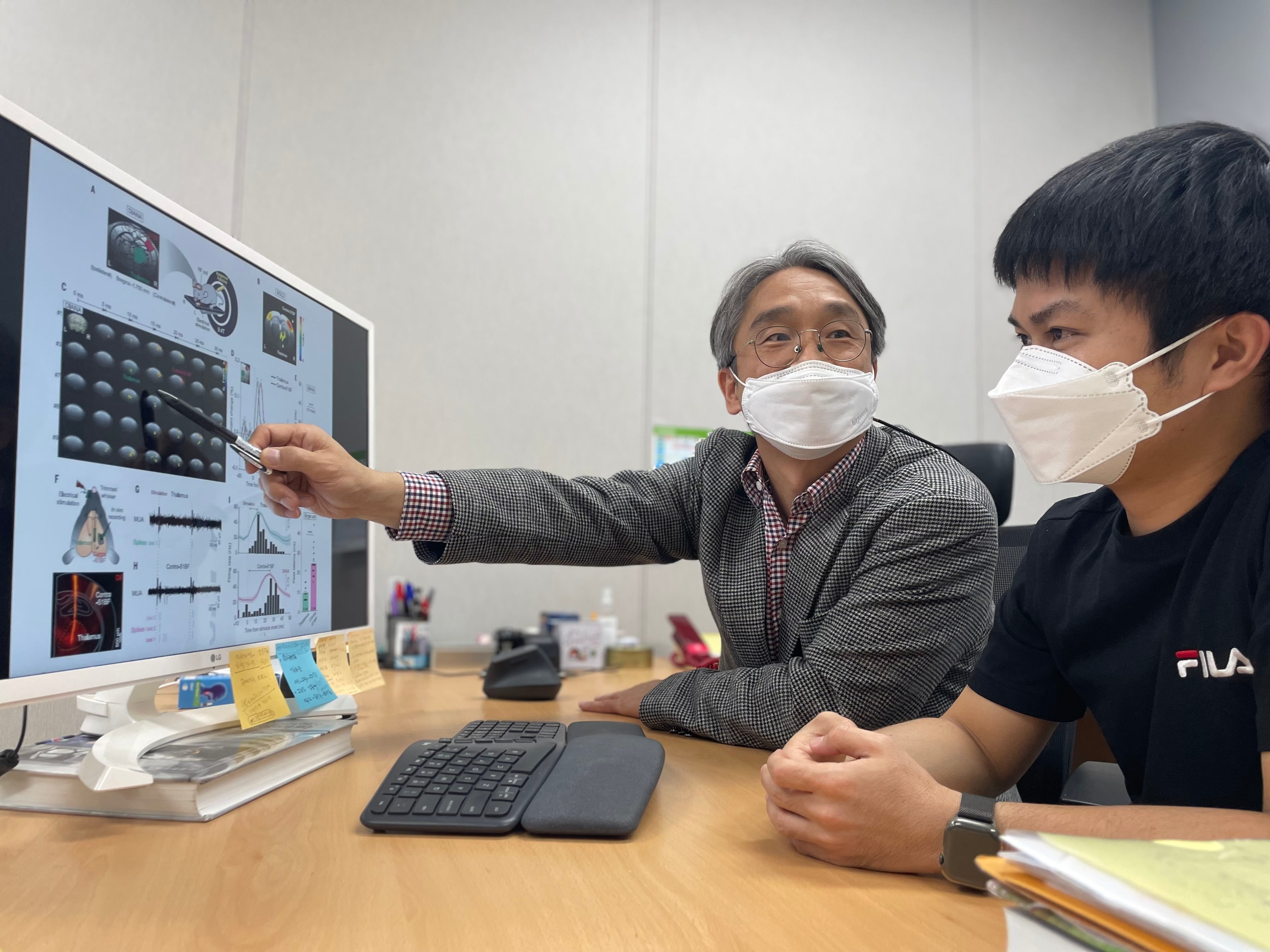‘뇌 활동 직접 관찰’ 주목받은 국내 연구, 결국 사이언스 논문 자진 철회 – 폰테크 달인