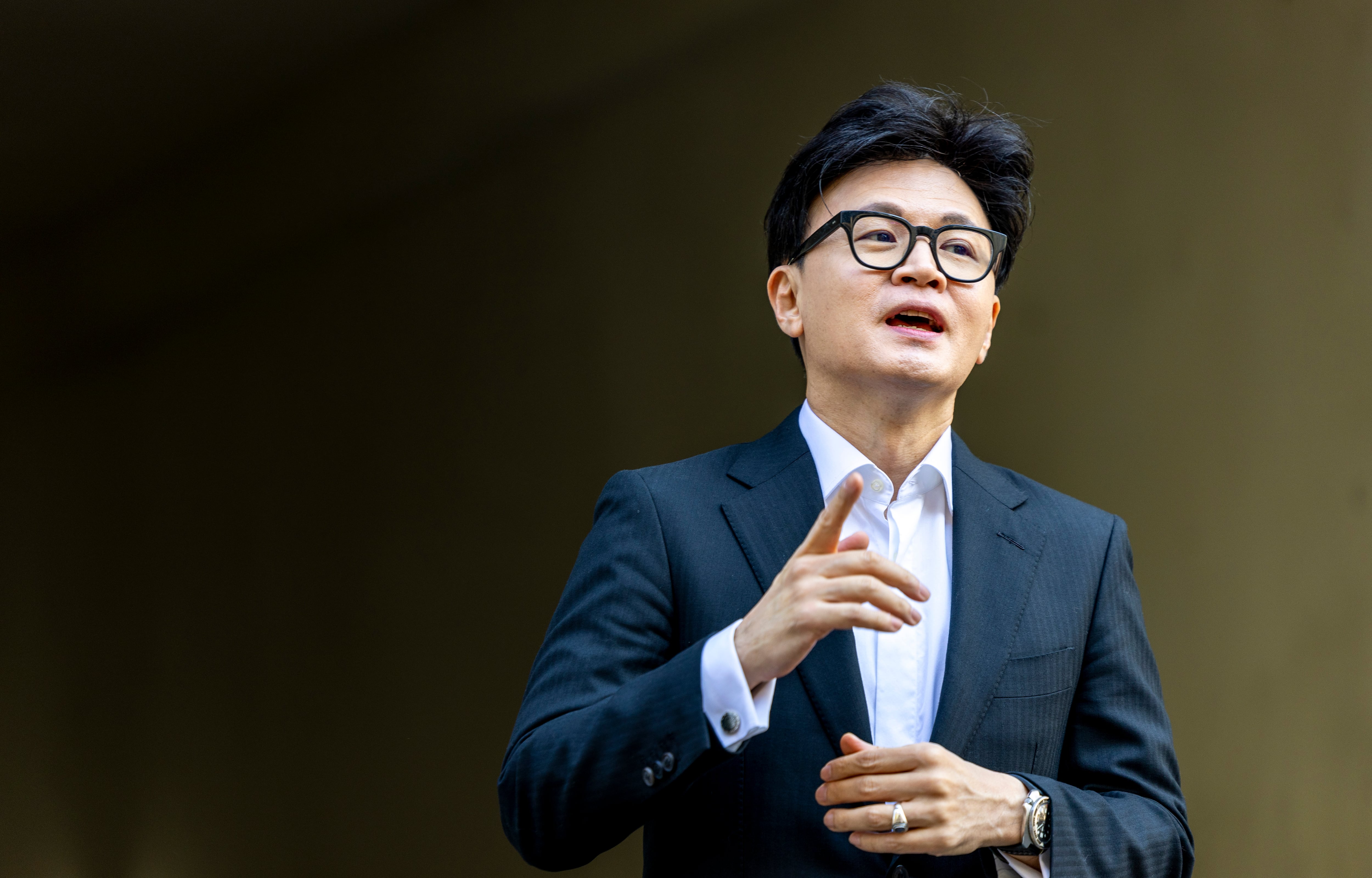 한동훈 전 국민의힘 대표가 19일 서울 종로구에서 본지와 인터뷰하고 있다. 한 전 대표는 “대장동 사건 항소 포기로 김만배씨 등이 가져간 범죄 수익은 이제 하느님이 와도 되돌릴 수 없게 됐다”고 했다. /김지호 기자