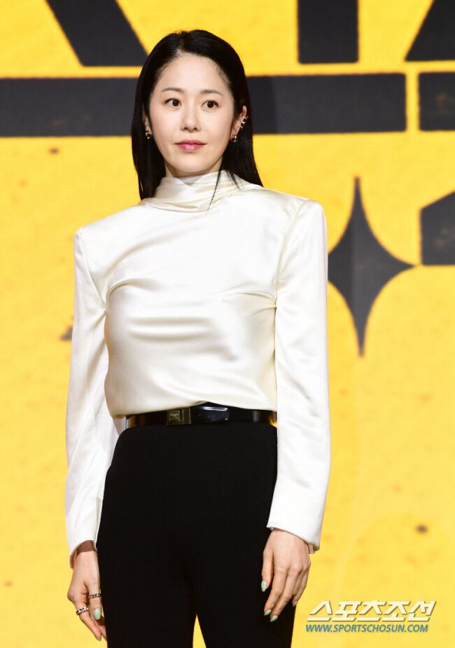 Actress Go Hyun-jung sharing behind-the-scenes stories from the MBC drama 'Queen Seondeok'.