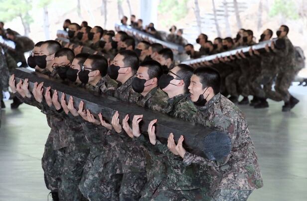 Navy Trainees Endure Intense Fourth-Week Commando Training