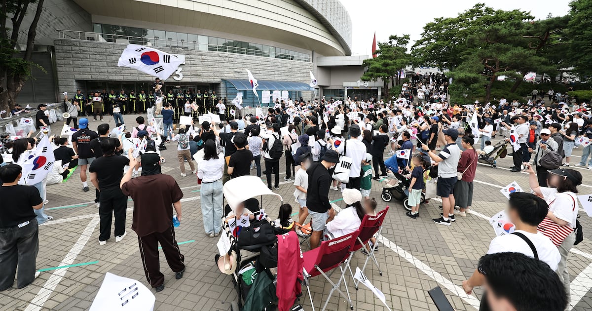 Seoul Protests Clash Over Election Fraud Claims vs Conspiracy Theories