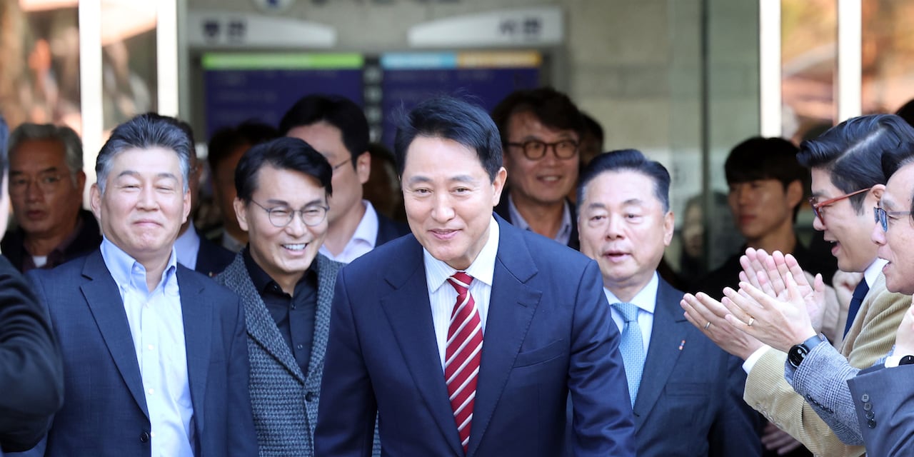 오세훈 서울시장이 23일 서울 서초구 서울고등법원에서 열린 '명태균 여론조사 대납 의혹 사건' 항소심 선고 공판에서 무죄 판결을 받고 법원을 나서고 있다. 2026.10.23 /사진공동취재단