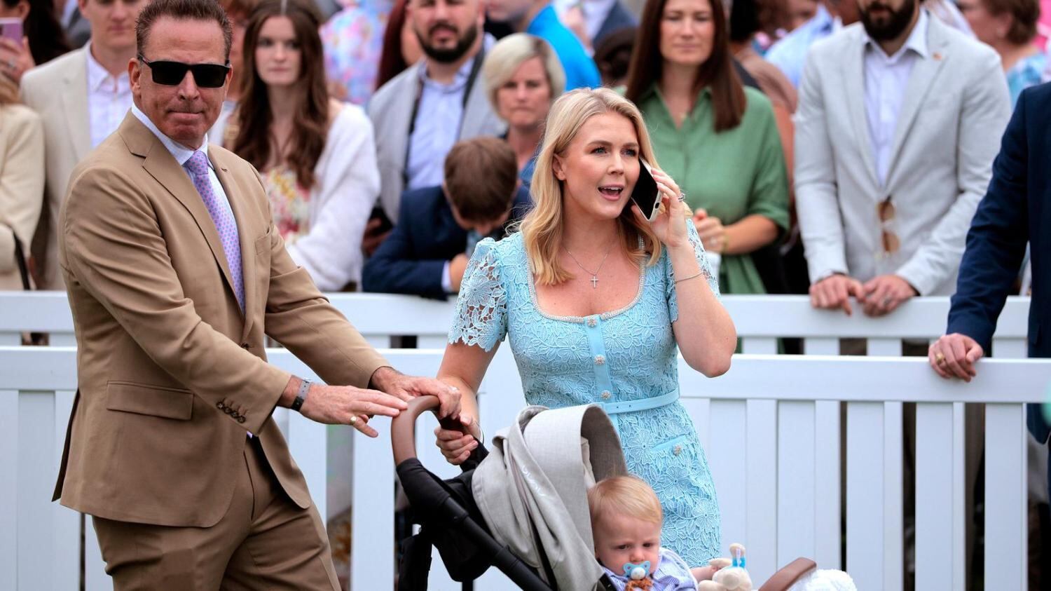 캐롤라인 레빗 백악관 대변인(오른쪽)과 배우자 니콜라스 리치오. /X(옛 트위터)