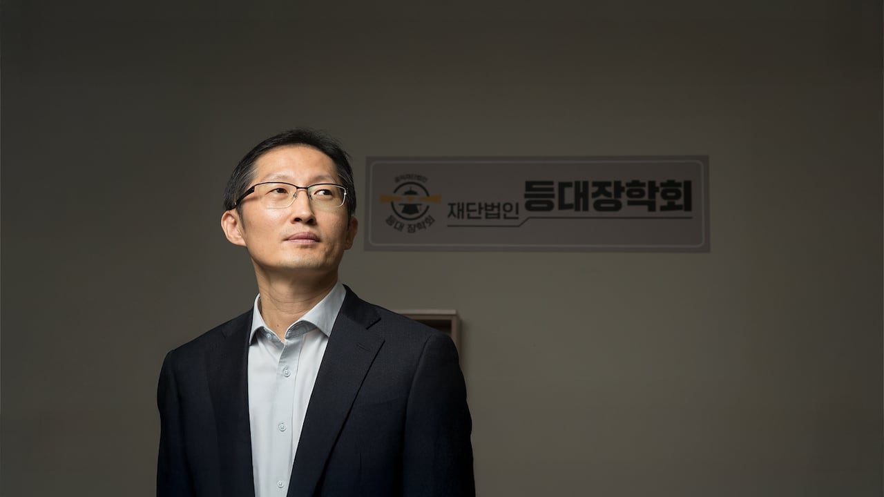 등대장학회 사무실에서 최근 존속살해 혐의 무기수 김신혜 사건 재심서 무죄로 승소한 박준영 변호사. /사진=고운호 기자