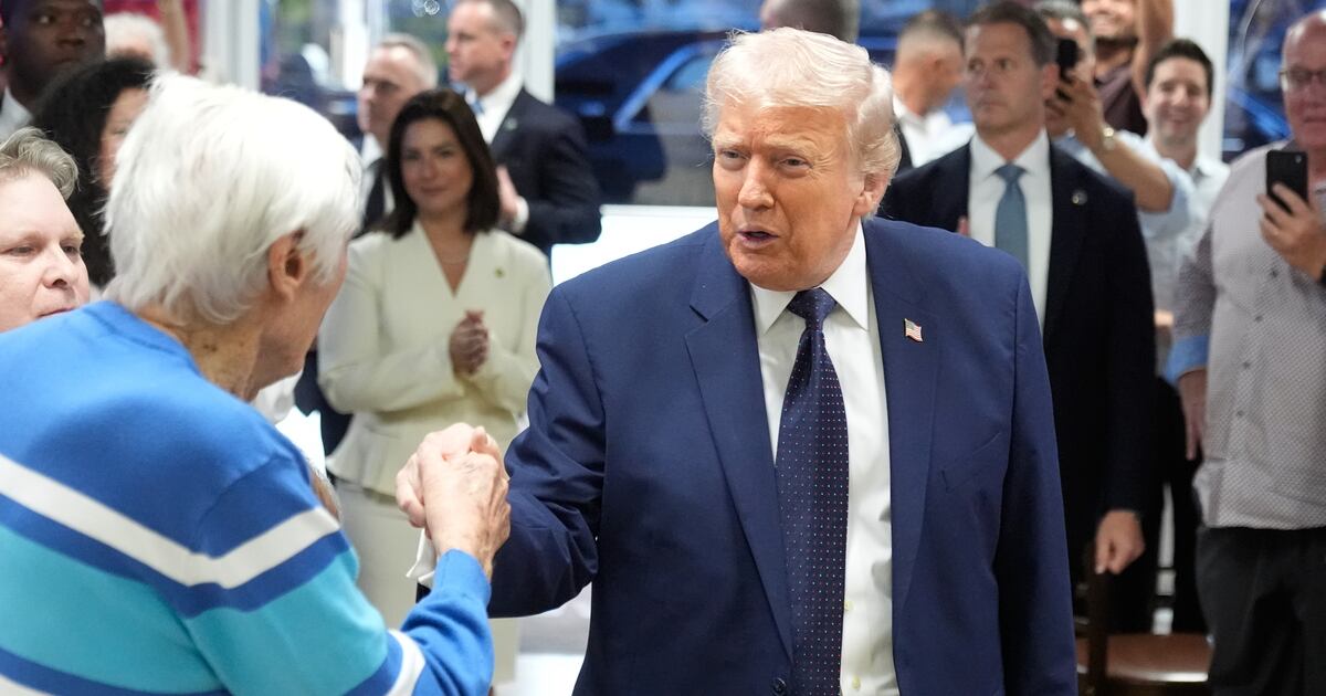 Trump Aides Advise Exit Strategy for Iran War Amid Oil Surge