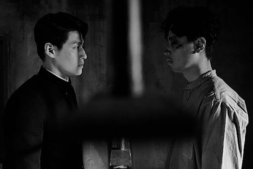 영화 ‘동주'에서는 강하늘이 윤동주 역을, 박정민이 윤동주 평생의 벗 송몽규 역을 맡았다.<BR> 윤동주의 ‘자화상'은 송몽규를 모티브로 쓴 시다.<BR>