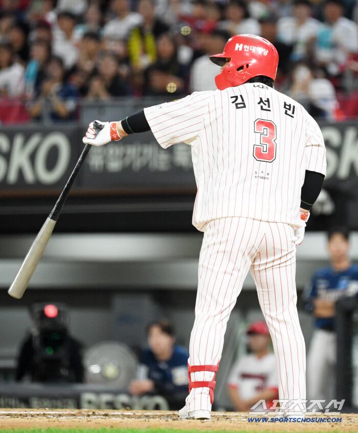 27일 광주 기아챔피언스필드에서 열린 KIA 타이거즈와 NC 다이노스의 경기. 7회말 1사 2,3루 KIA 대타 김선빈이 타석에 들어서며 타이거즈 소속 역대 최다 출장 신기록(1,707경기)을 달성했다. 광주=박재만 기자 pjm@sportschosun.com/2025.09.27